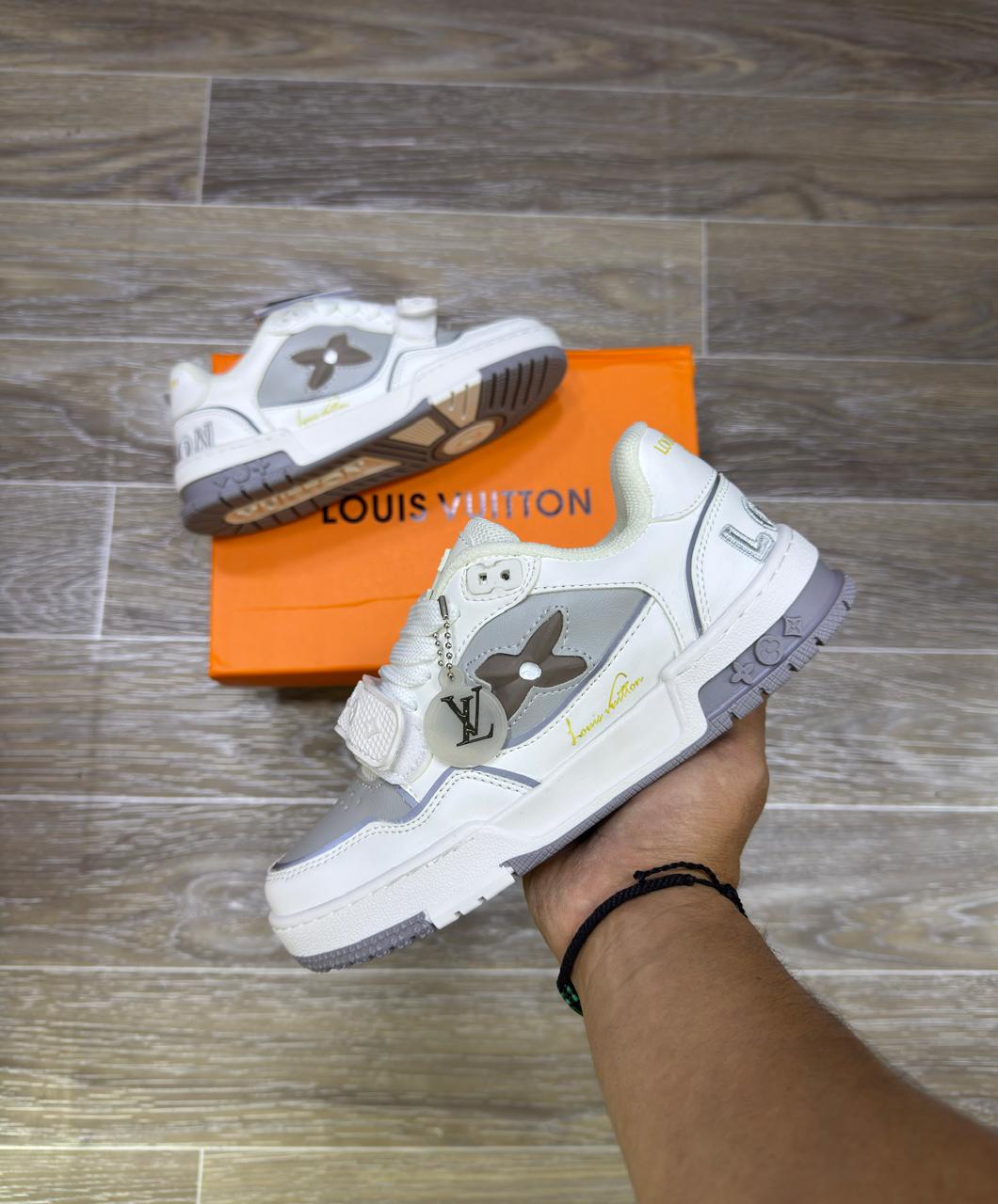 Sneakers Signature LV: El Lujo del Streetwear en Tus Pies ⚡