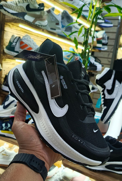 NIKE ZOOM X MÁXIMA ENERGÍA. VELOCIDAD SIN LÍMITES.⚡