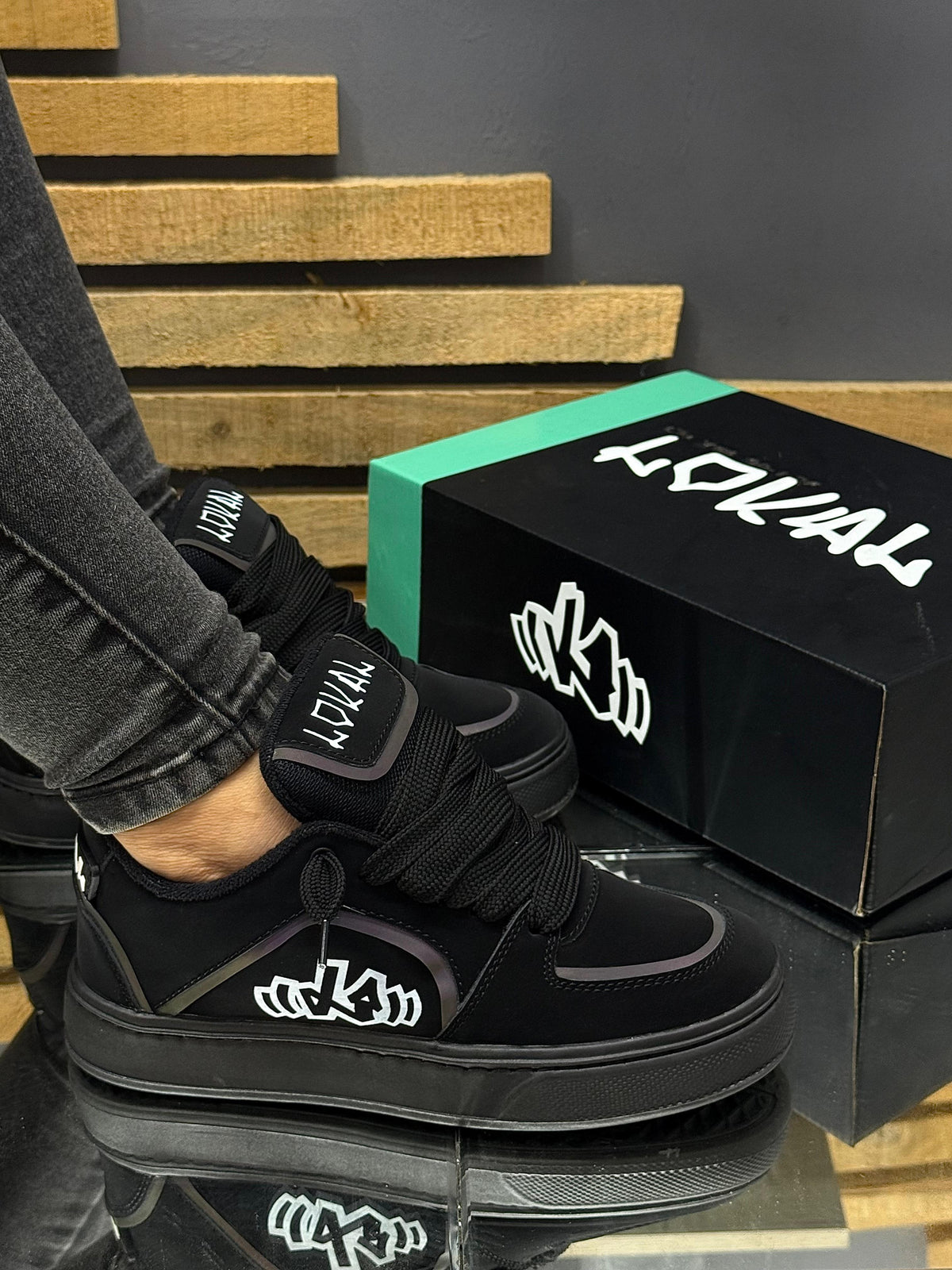 TENIS LOCAL TAG ✨ ESTILO URBANO QUE BRILLA CON LUZ PROPIA ✨