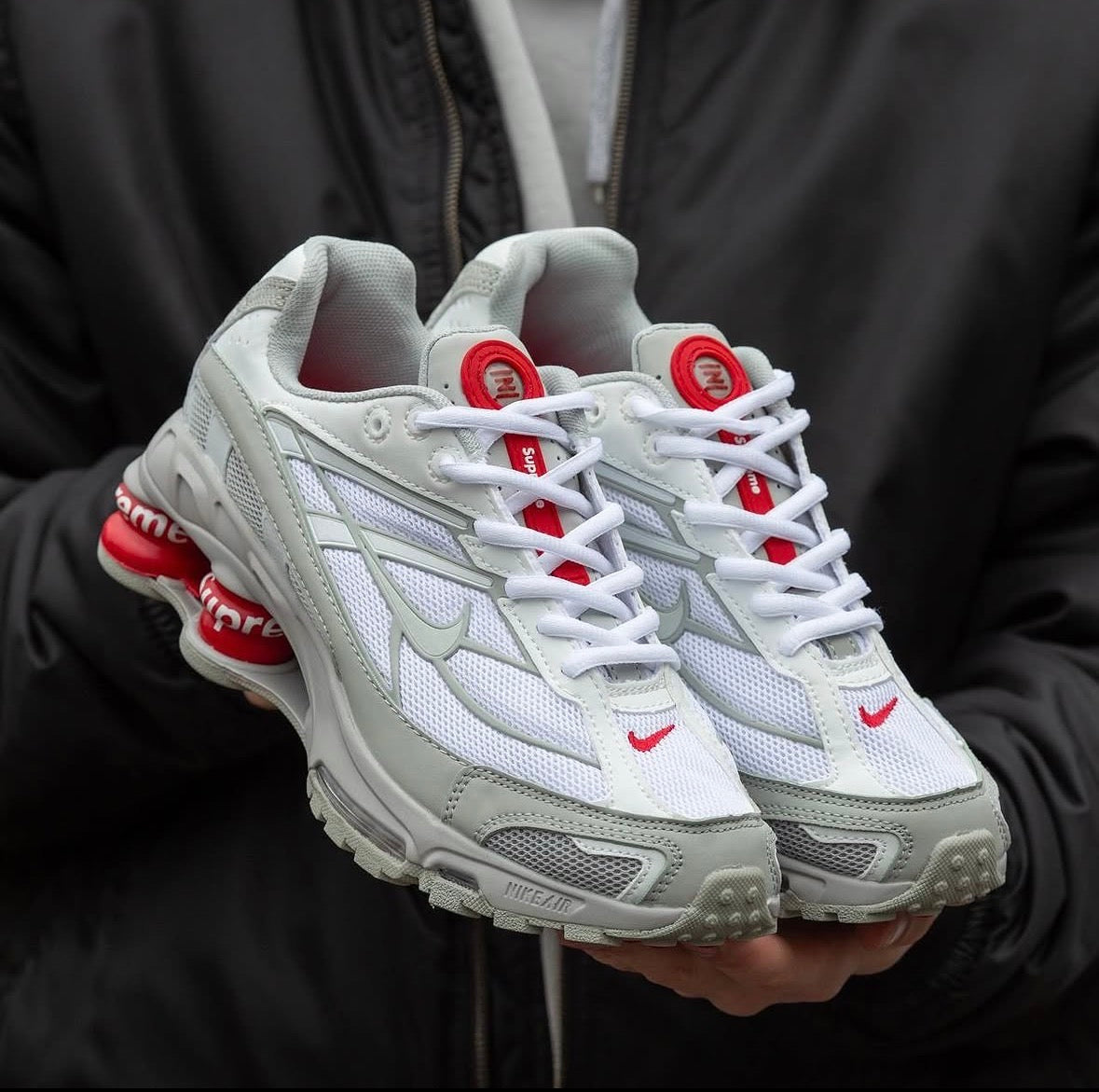 NIKE SHOX R4 X🚀 ESTILO SUPREME SIN LÍMITES 🔥 (Ultimas unidades!)